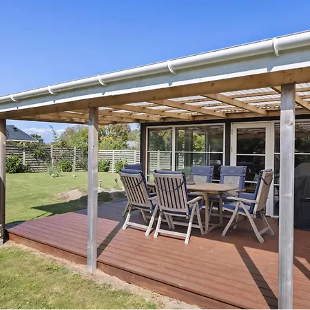 Tatil Evi Close To The With Outdoor